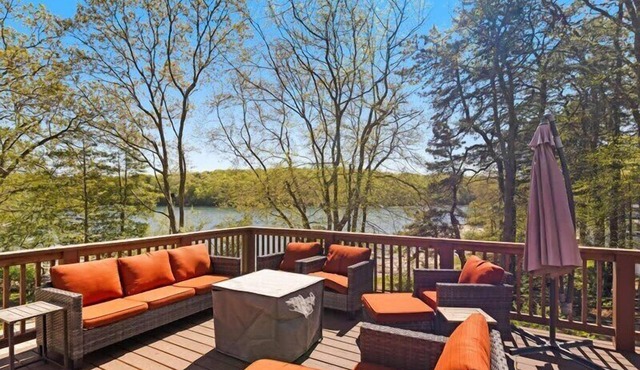Perfect Lakeview Family Retreat – Beach + Pool
