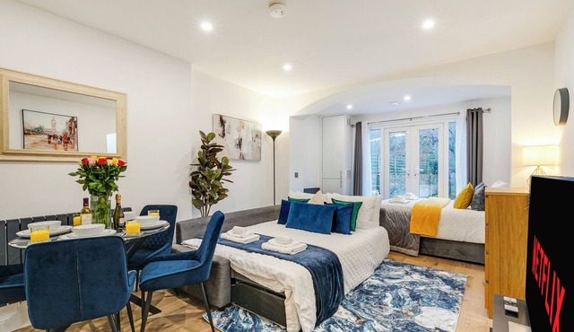 Perfect Large Studio bedroom apartment in tranquil London neighbourhood