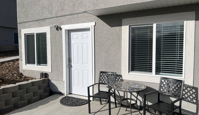 Perfect Little 2 Bedroom Basement apartment