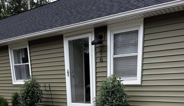 Perfect little paradise.So cozy, warm and inviting that you’ll want to stay more