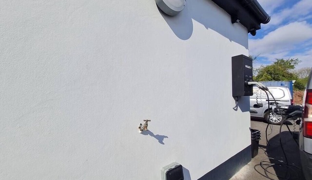 Perfect Location 2 Bed Serviced Apartment Near BPW