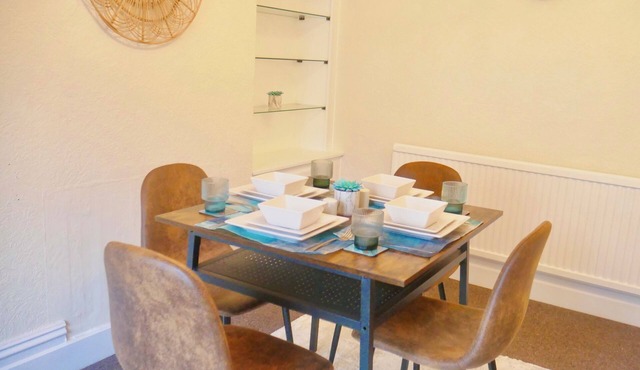 Perfect Location: 2-Bed Home by Leicesters King Power Stadium & City Centre!