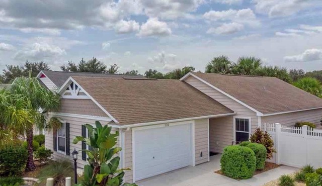 Perfect Location 2/2 Villa in Creekside Landing walking distance to Lake Sumter