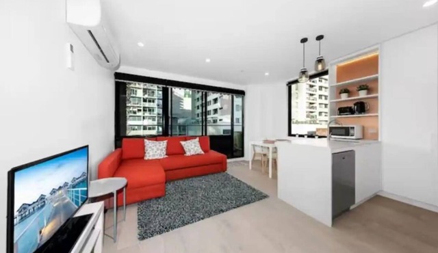 Perfect location heart CBD One Bed APT (TF3031802）