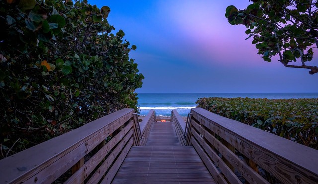 Perfect Location Beach, Golf close to all! Posh Paradise by JupRent -2Bed/2Bath