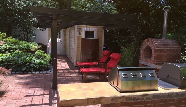 Perfect location, beautiful settting. THIRD PARTY PAYMENTS ARE NOT ACCEPTED