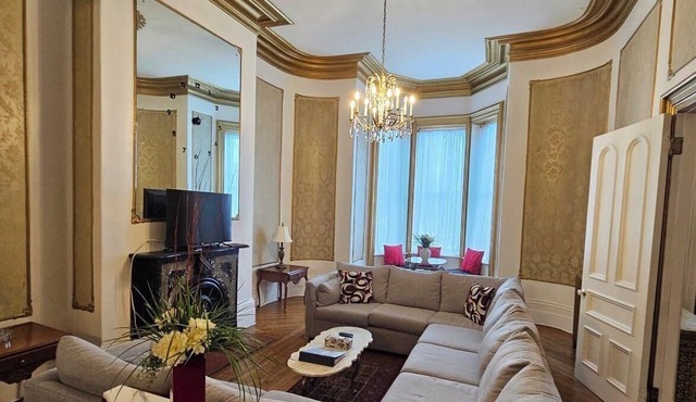 Perfect location! Perfect Stay! On Grand Allée, Next to Plains of Abraham