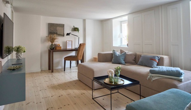 Perfect location, cosy and stylish and with one of the largest bathrooms i town