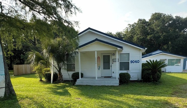 Perfect Location Cottage 2-bedroom in Pensacola