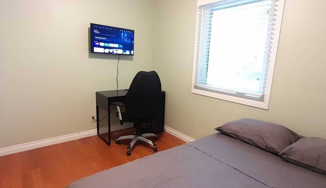 Perfect Location- Few Steps to Algonquin College -Private Room - Girl Only House