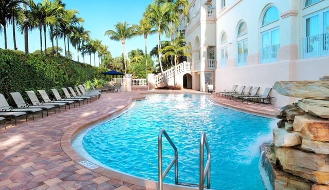 Perfect Location for Travel Entusiast! Outdoor Swimming Pool + Free Parking