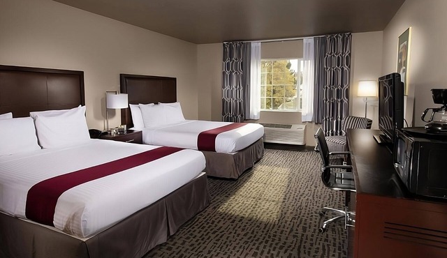 Perfect Location for Vacation! Gorgeous Room w/Free Breakfast, Free Parking