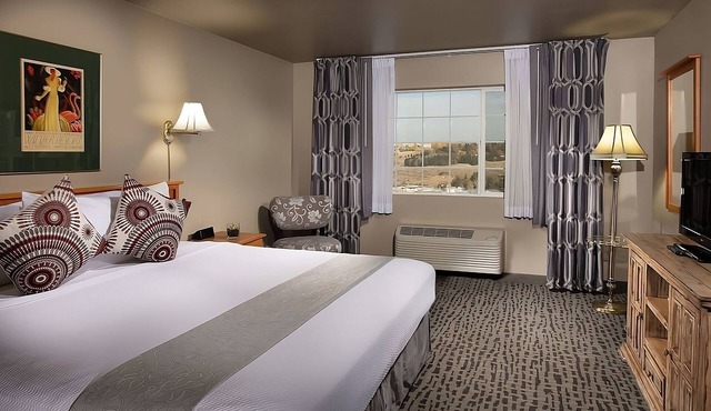 Perfect Location for Vacation! Gorgeous Room w/Free Breakfast, Free Parking