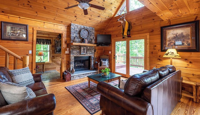 Perfect location for your family vacation. Amazing Family Cabin overlooking Lake Nantahala
