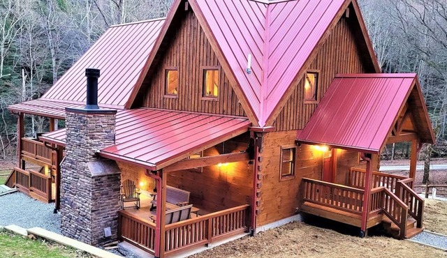 Perfect Location - High Quality Custom Log Cabin - Luxurious Amenities