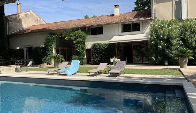 Perfect location in the heart of Provence with a large pool and beautiful garden