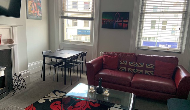 Perfect Location next to bars & restaurants and 10 mins walk to Bournemouth pier