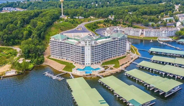 Perfect Location! Newly Remodeled- 2021 Condo right in the heart of Osage Beach