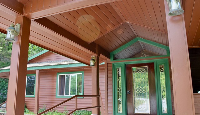 Perfect location right on the upper Hudson River. Just 5 miles from Gore