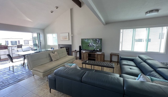 ☀️PERFECT LOCATION, SPACIOUS and affordable! SOUTH MISSION BEACH Steps to Ocean!