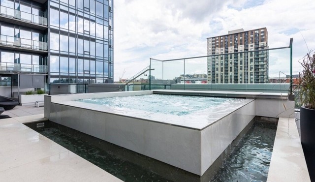 Perfect location - Swimming Pool & Jaccuzi & Sauna access!