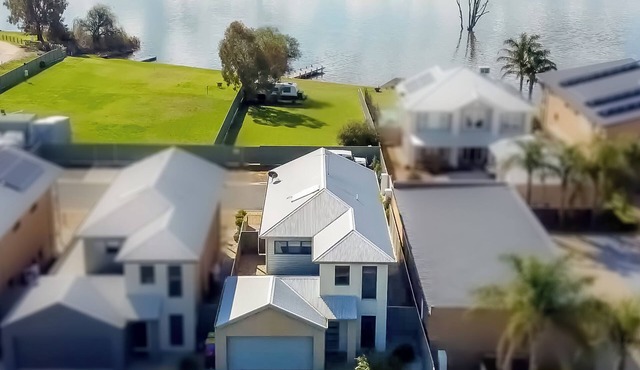 Perfect location to stay with the Family or Family's. Close to boat ramp.