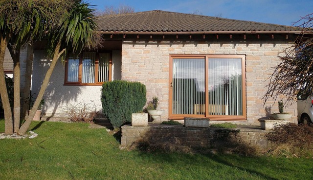 Perfect Location To Discover Cornwall Family Dog Friendly Bungalow in Bodmin