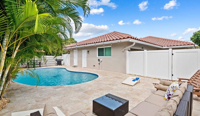Perfect Location 3BR, 2BA Gem w/Pool & Patio, short walk to the Beach