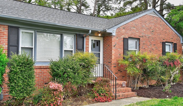 Perfect location - Close to the Ocean and Bay in Virginia Beach