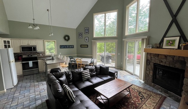 Perfect location - very close to Skiing, Hiking, Beach, Storyland - 4BR,3 BA