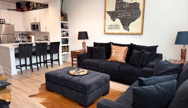 Perfect Location/Walk 2 Baylor/Minutes away from Downtown/FreeParking/Gym/Pool
