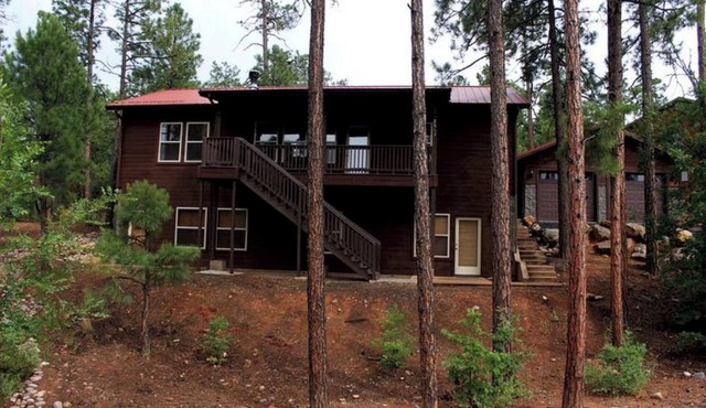 PERFECT LOCATION! Walk to Nat Forest, Cozy & Cute, 4 Bedroom, Arcade + Vending