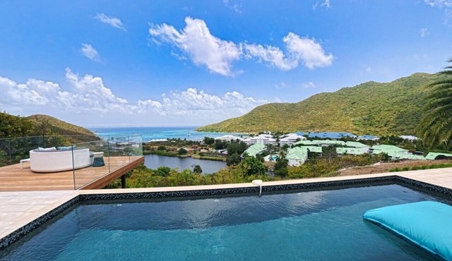 Perfect lovers hideway private villa only you and the sea