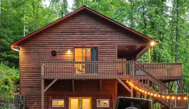 Perfect Luxe Retreat w/ Hot Tub