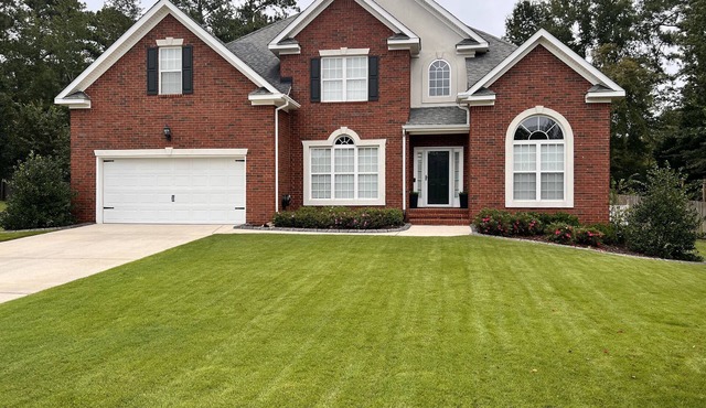 Perfect Masters Retreat. Cozy home featuring salt water pool on a secluded lot.