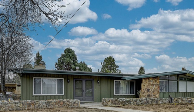 Perfect Mid-Term Stay - Hiking, Pikes Peak, Pickleball and SO much more!