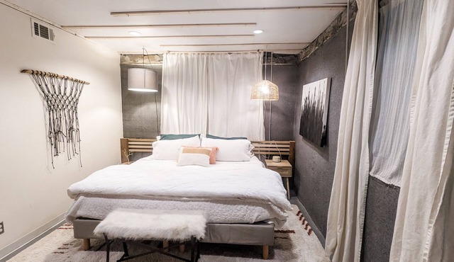 Perfect Midtown Garden Apartment