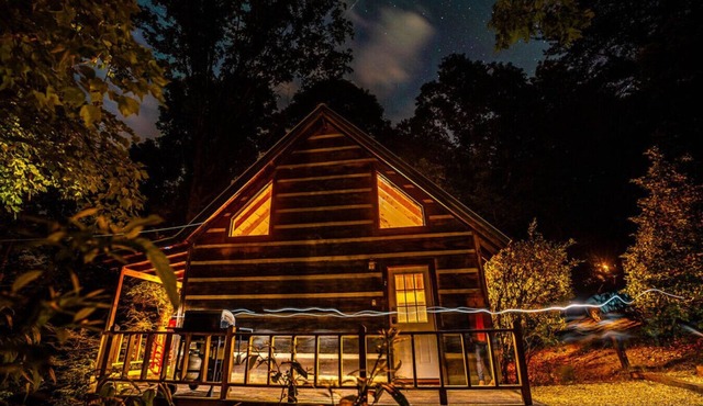 Perfect Mountain Cabin with HOT TUB and Dog Friendly!