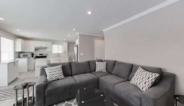 🌼Perfect New Large 4 bedroom Home with free parking 🌺