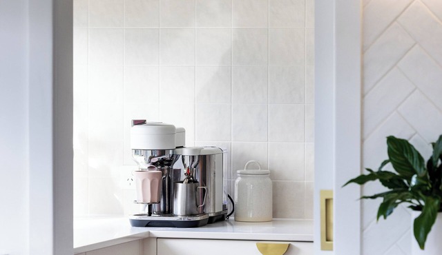 Perfect newly built modern family/large group getaway-outdoor kids playground