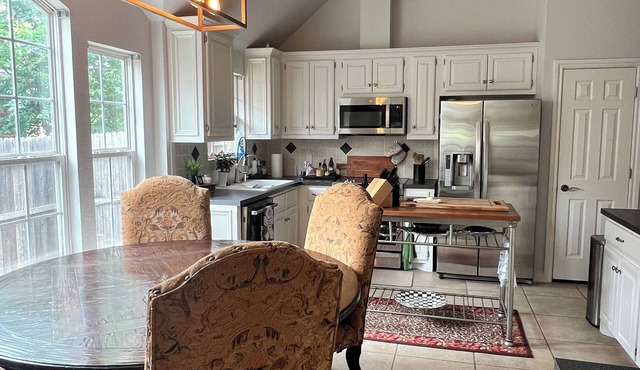 Perfect Norman getaway located 10 minutes from stadium and OKC