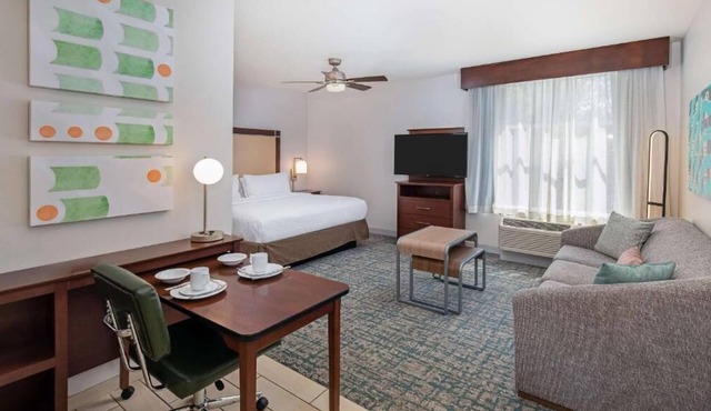 Perfect North Atlanta Getaway: Indoor Pool, Fitness Center & Parking + Breakfast