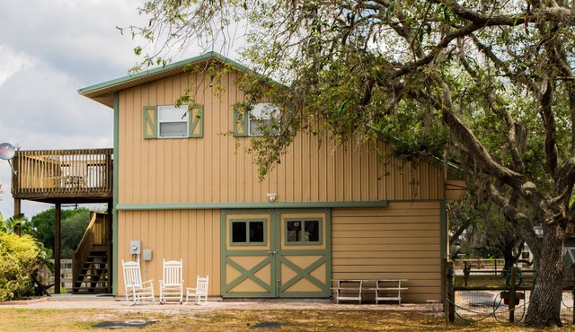 Perfect Old Florida Getaway At A Great Price: Not Your Average Touristy Condo