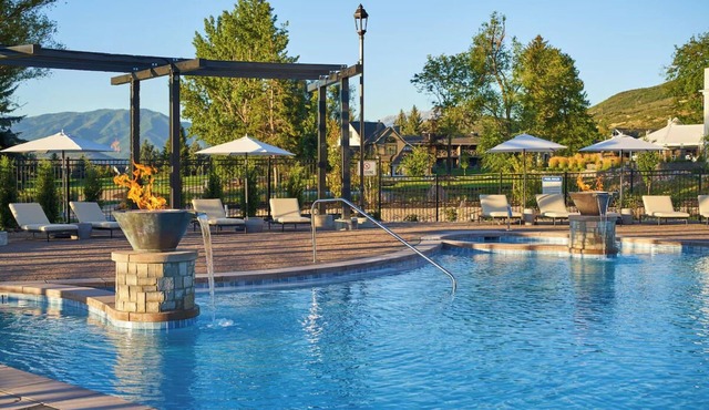 Perfect Outdoor Getaway! 4 Relaxing Units w/Pool, Golf Nearby Attractions!