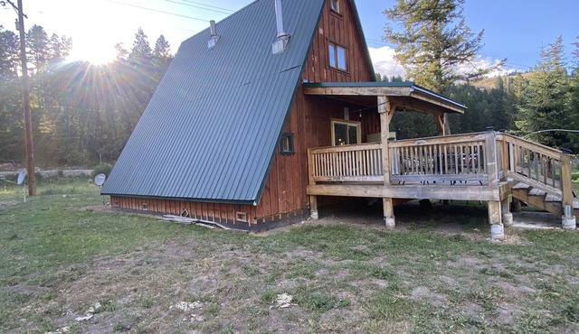 Perfect outdoorsman retreat! Centered around many lakes and public access areas