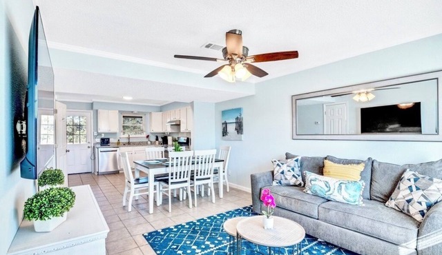 Perfect Perdido Key Getaway Minutes to the Beach!