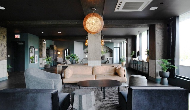 Perfect Pilsen Studio w/Pool & Lounge, nr L Green Line, by Bluegorund