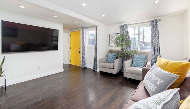 perfect place to stay in the bay. free parking on site