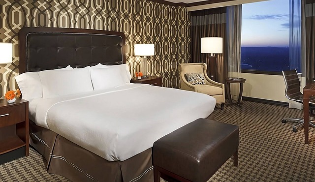 Perfect Place to Unwind! Pets Allowed, Indoor Pool and Outdoor Pool!