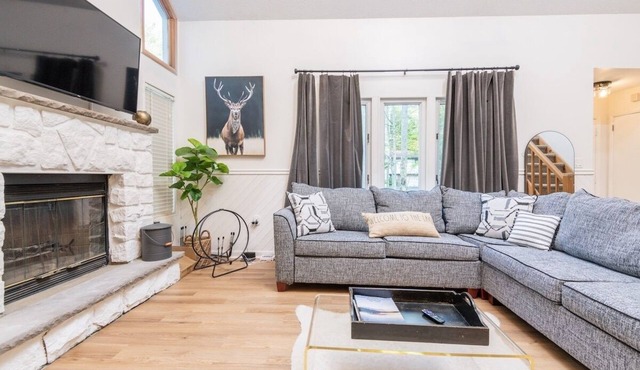 Perfect Pocono Retreat with Lake Access